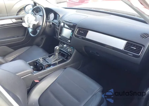 2014 Volkswagen Touareg 3.6L Sport z USA, uszkodzony, nr VIN WVGEF9BP2ED002282